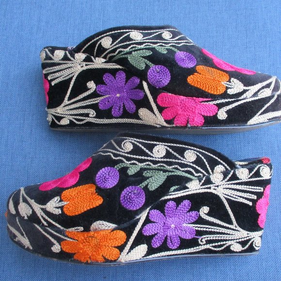 JULIE MILES ~ EMBROIDERED SLIDES / SHOES / WEDGE ~ 8 / 8.5 ~ AMAZING DETAIL!!!!! - Picture 9 of 14